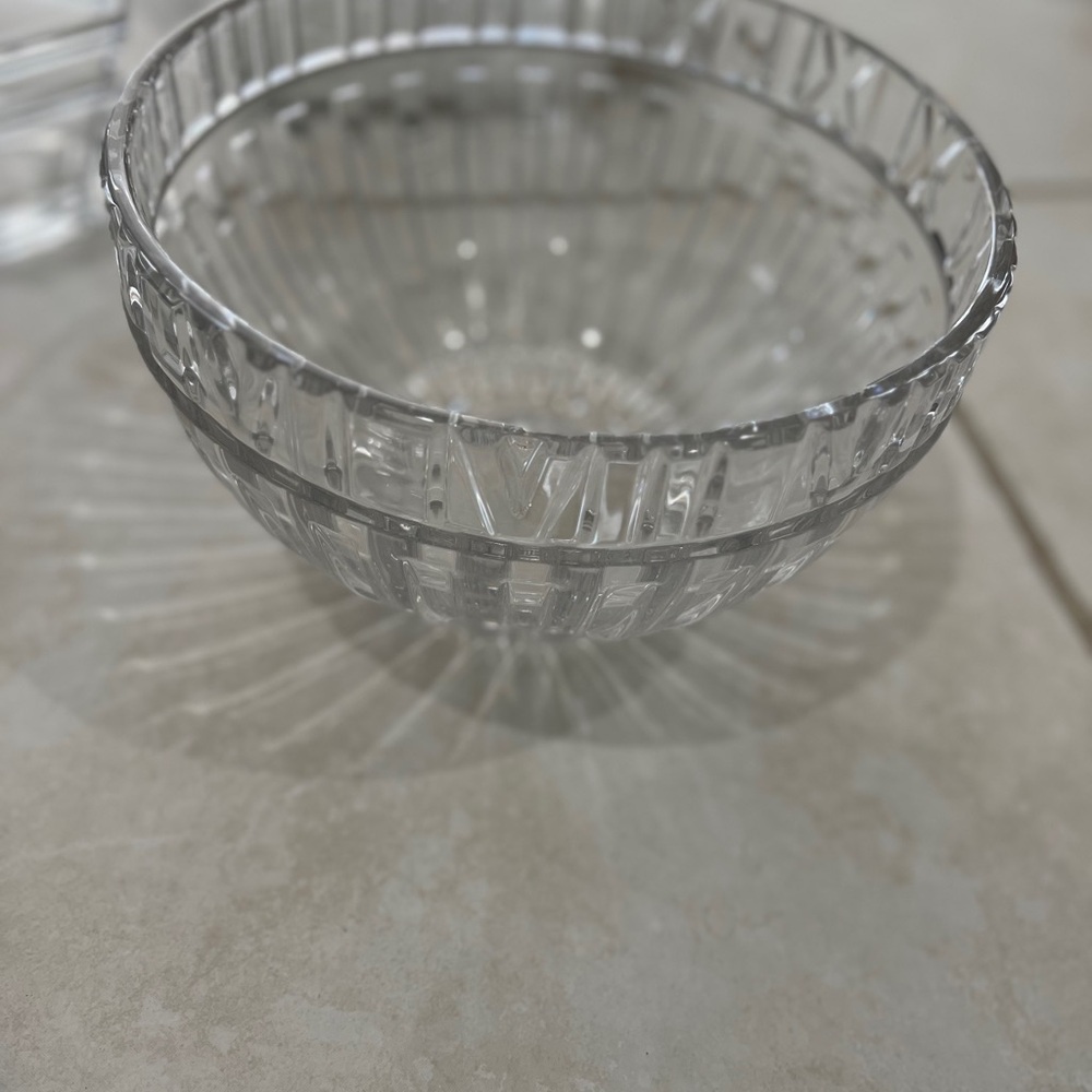 Tiffany large crystal bowl Elegant Clear Glass Bowl - Picture 2 of 2